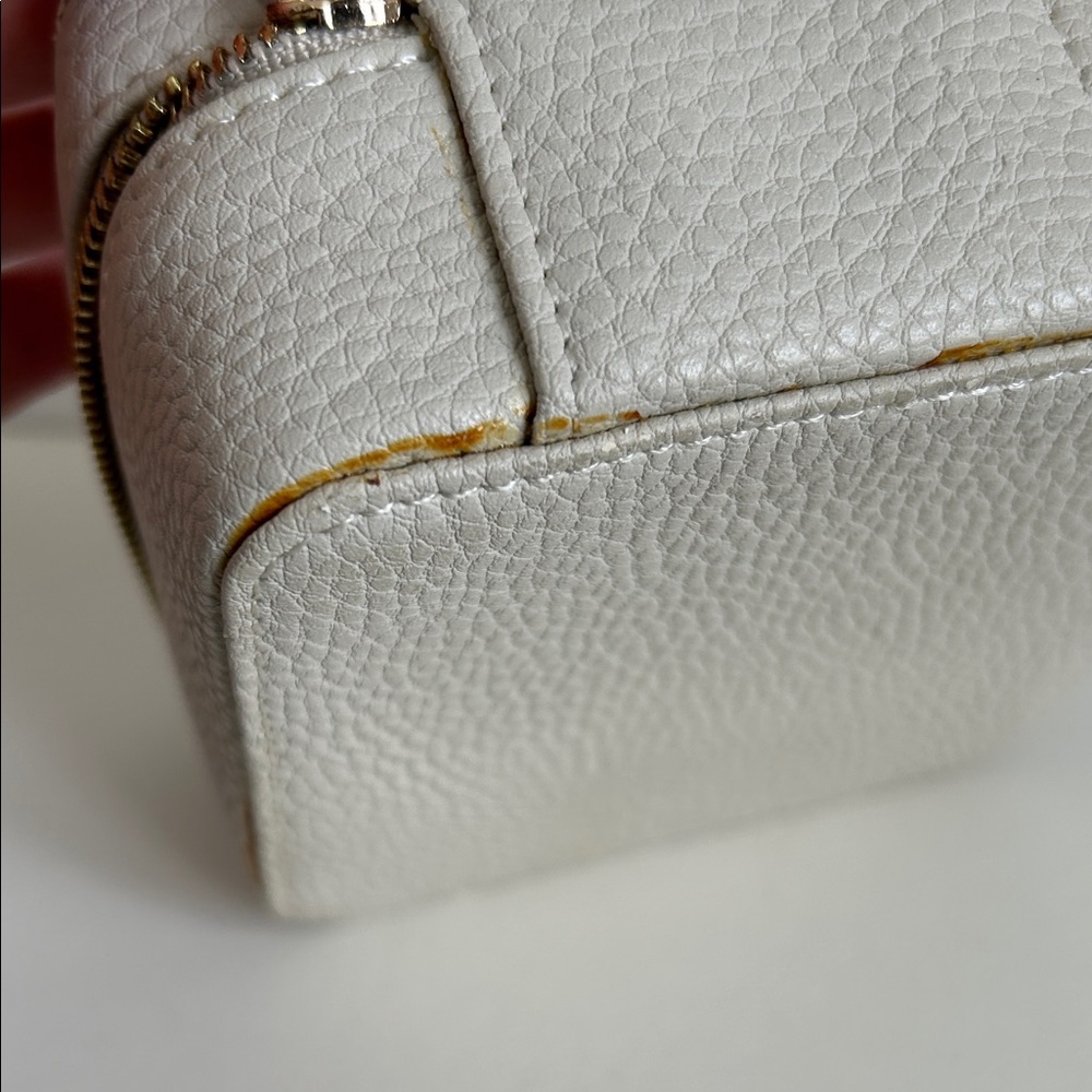 Compact White Leather Travel Jewelry Case with Tassel Zipper - Picture 8 of 8